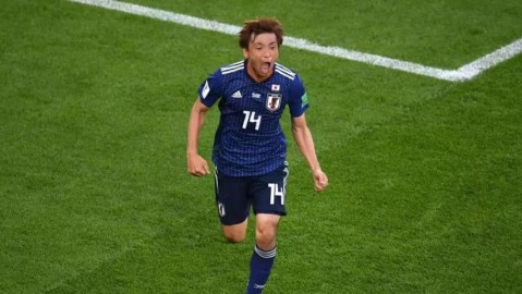 中日足球赛日本球员获点，国脚刘浩帆手扑送点成转折